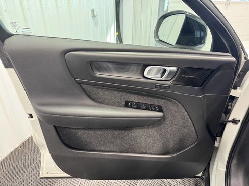 Used 2022 Volvo C40 P8 Recharge Ultimate image 10