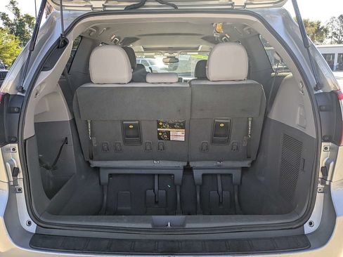 Used 2020 Toyota Sienna XLE FWD image 12