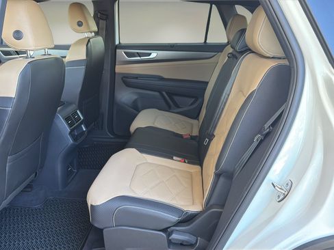 Used 2024 Volkswagen Atlas Cross Sport SE FWD image 12