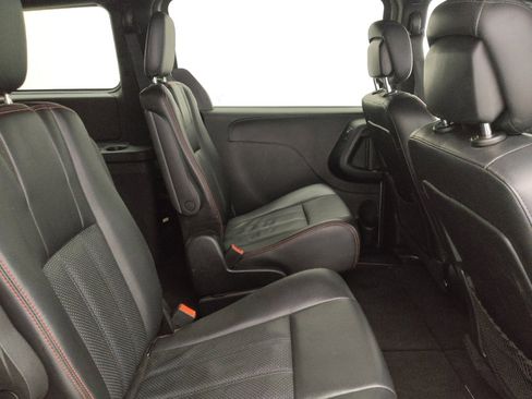 Used 2014 Dodge Grand Caravan R/T image 19