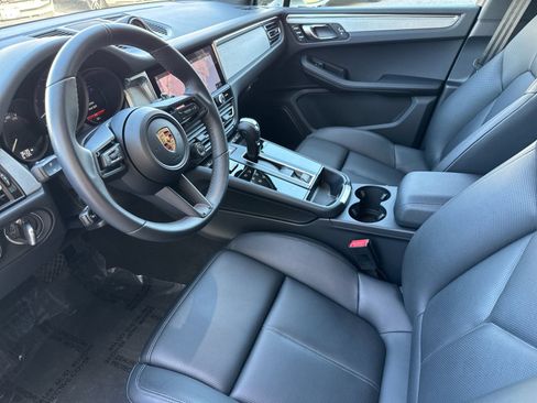 Certified 2026 Porsche Macan AWD/4WD image 4