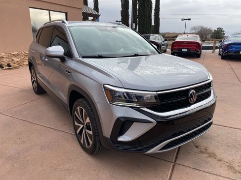 Used 2024 Volkswagen Taos SE image 11
