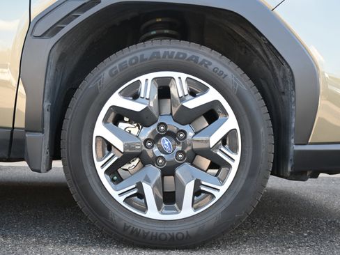 Used 2025 Subaru Forester Premium image 13