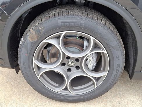 New 2025 Alfa Romeo Stelvio Sprint w/ Convenience Package image 4