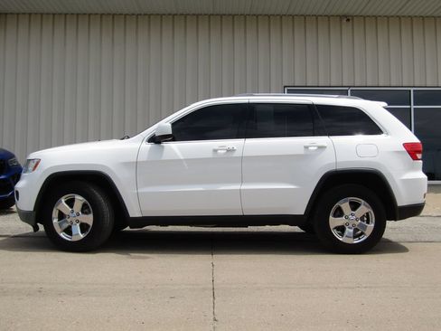 Used 2013 Jeep Grand Cherokee Laredo AWD/4WD image 11