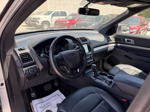 Used 2018 Ford Explorer XLT w/ Equipment Group 202A AWD/4WD image 23