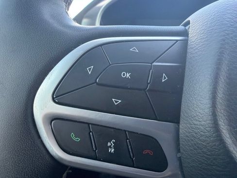 Used 2025 Chrysler Pacifica Select FWD image 22