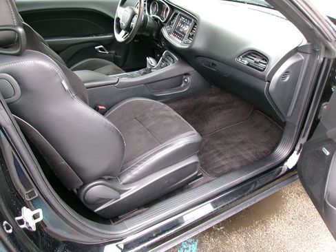 Used 2018 Dodge Challenger GT w/ GT Interior Package image 10