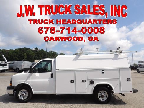 Used 2020 GMC Savana 3500 w/ Power Convenience Package RWD image 2
