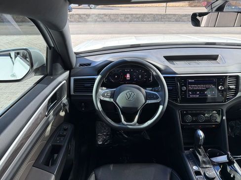 Certified 2023 Volkswagen Atlas Cross Sport SE w/ Panoramic Sunroof Package image 16