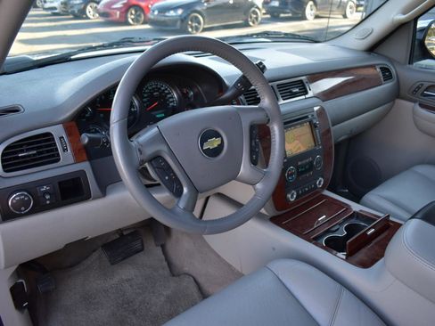 Used 2009 Chevrolet Avalanche LTZ image 9