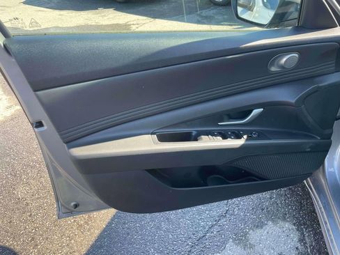 Used 2023 Hyundai Elantra SEL w/ Convenience Package image 16