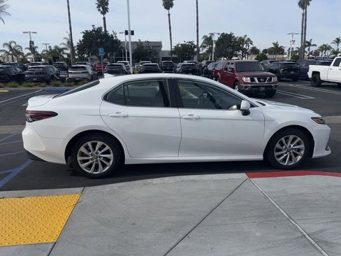 Used 2021 Toyota Camry LE image 25