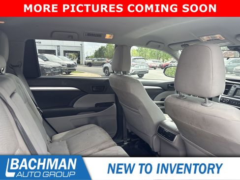 Used 2019 Toyota Highlander LE image 7