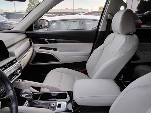 Used 2024 Kia Telluride EX w/ EX Captain's Chair Package AWD/4WD image 8