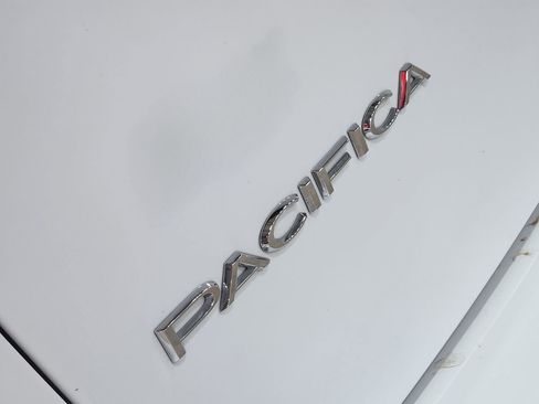 Used 2018 Chrysler Pacifica Touring Plus FWD image 25