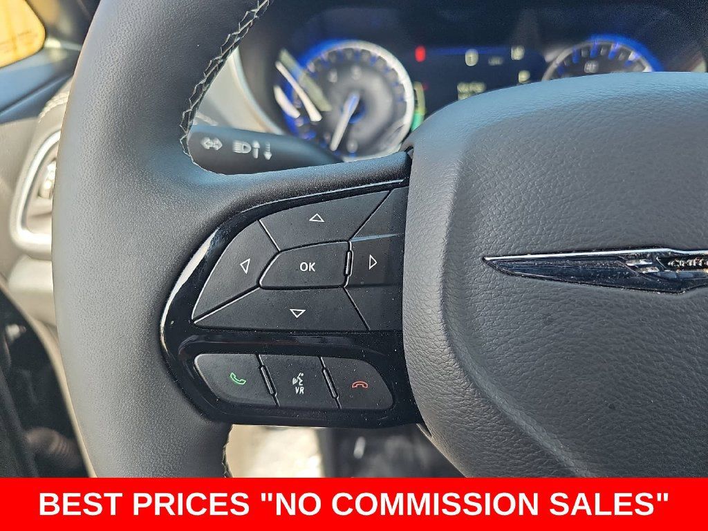 Used 2026 Chrysler Pacifica Limited w/ S Appearance Package FWD image 18