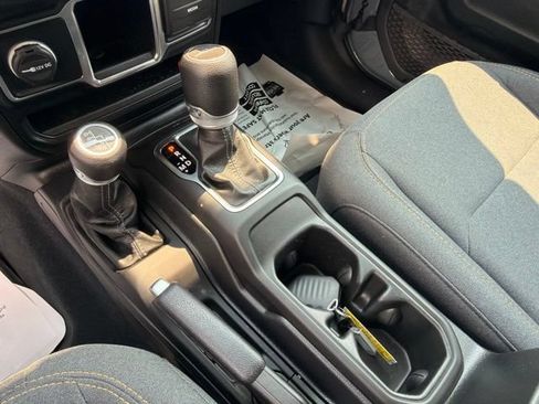 Used 2024 Jeep Gladiator Sport AWD/4WD image 19