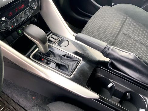 Used 2022 Mitsubishi Eclipse Cross LE FWD image 17