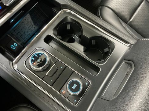 Used 2024 Ford Expedition XLT image 16