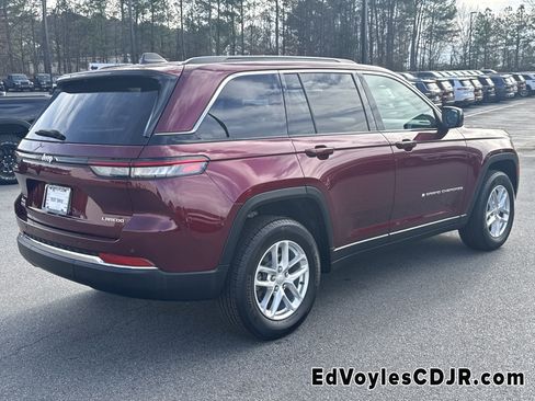 Certified 2025 Jeep Grand Cherokee Laredo X image 3