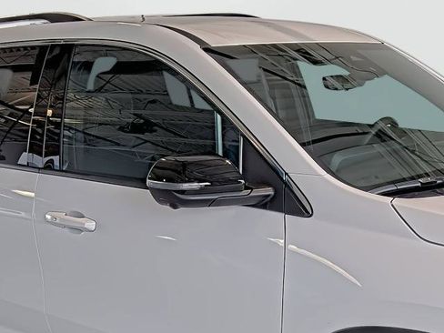 New 2026 Chevrolet Traverse LT w/ Driver Confidence Package AWD/4WD image 17