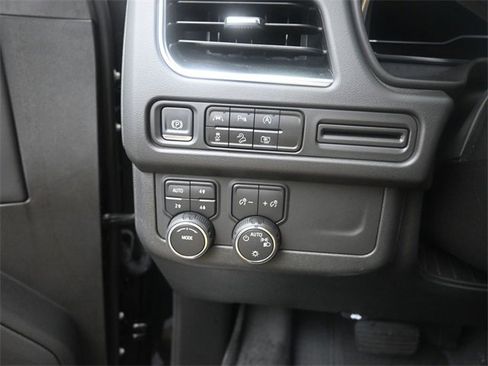 Used 2024 Chevrolet Tahoe Z71 w/ Luxury Package image 35