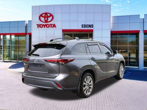 Used 2025 Toyota Highlander Limited AWD/4WD image 3