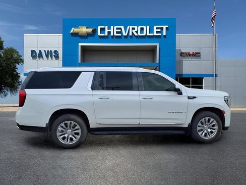 Used 2023 GMC Yukon XL Denali w/ Max Trailering Package AWD/4WD image 2