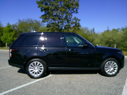 Used 2019 Land Rover Range Rover HSE AWD/4WD image 2