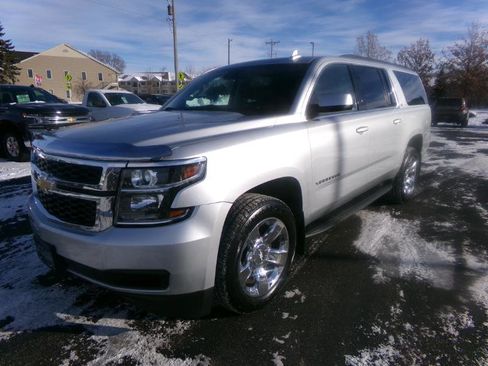 Used 2019 Chevrolet Suburban LT image 6