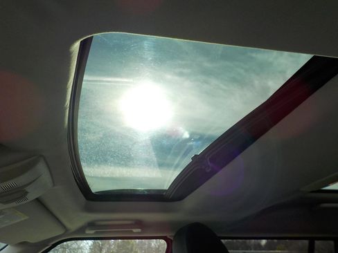 Used 2015 Land Rover LR4 HSE image 16