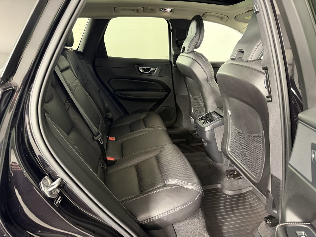 Used 2021 Volvo XC60 T5 Inscription w/ Protection Package Premier AWD/4WD image 18