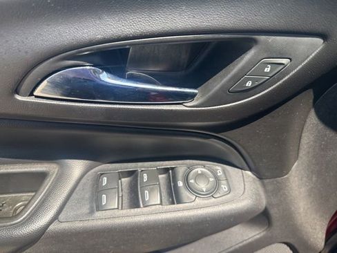 Used 2019 Chevrolet Equinox LT w/ Driver Convenience Package FWD image 18