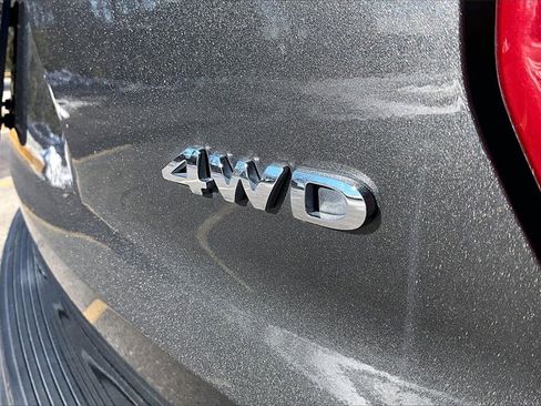 Used 2019 Ford Explorer XLT w/ Equipment Group 202A image 8