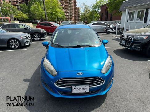 Used 2015 Ford Fiesta SE image 4