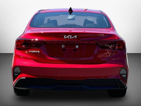 Used 2024 Kia Forte LXS w/ LXS Technology Package FWD image 6