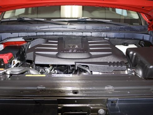 Used 2024 Nissan Titan SV w/ SV Convenience Package image 19