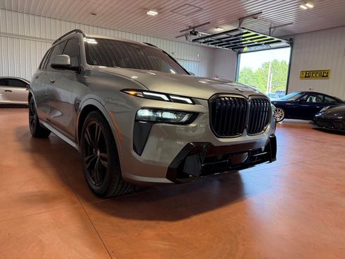 Used 2024 BMW X7 xDrive40i w/ M Sport Package AWD/4WD image 8