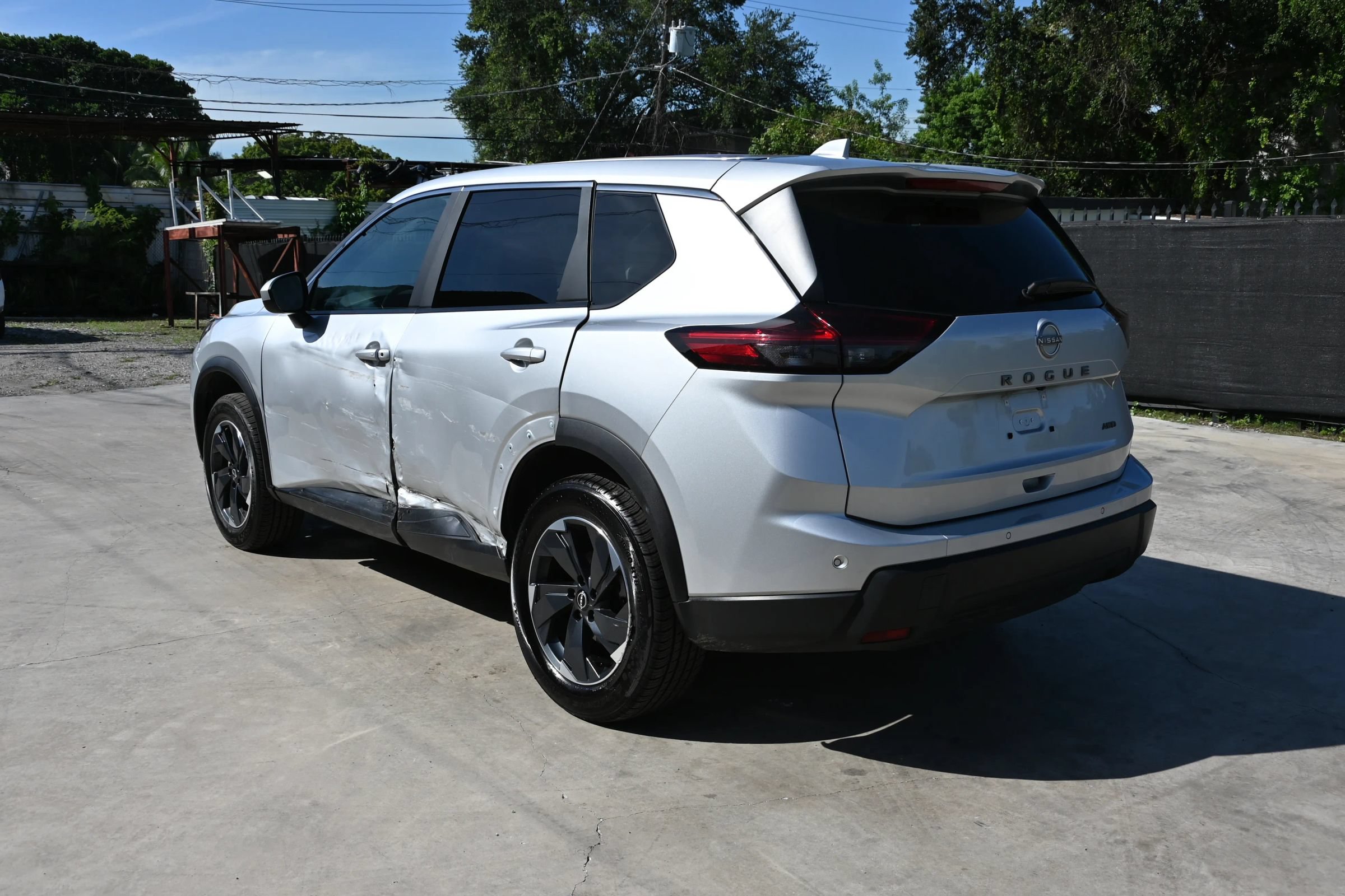 Used 2025 Nissan Rogue SV AWD/4WD image 4