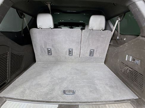 Used 2024 Chevrolet Suburban Premier image 27