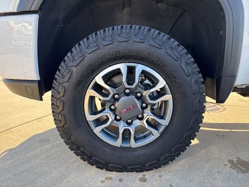 Used 2022 GMC Sierra 2500 AT4 image 12