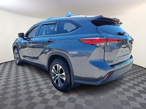 Used 2020 Toyota Highlander XLE AWD/4WD image 4