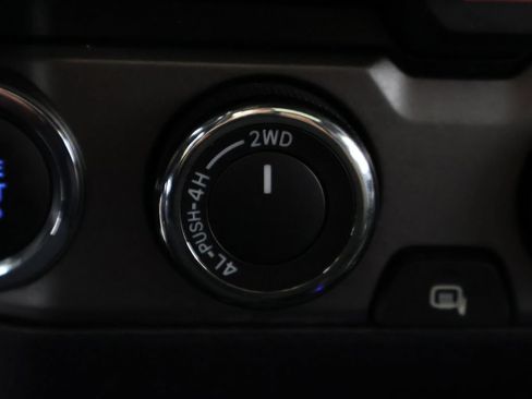 Used 2018 Toyota Tacoma TRD Sport AWD/4WD image 53