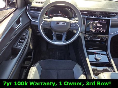 Used 2023 Jeep Grand Cherokee L Laredo image 22