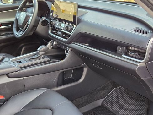 Used 2025 Toyota Grand Highlander AWD Hybrid image 28