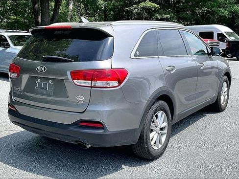 Used 2018 Kia Sorento AWD image 4