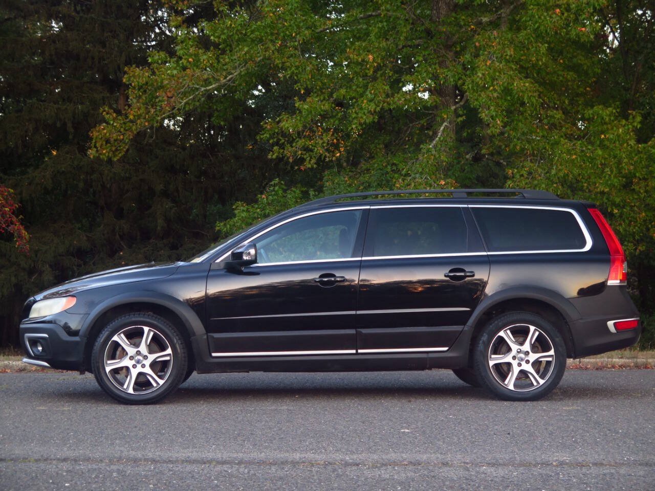 Used 2015 Volvo XC70 T6 AWD/4WD image 2