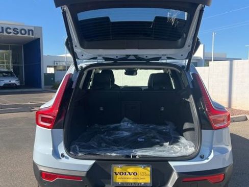New 2025 Volvo XC40 B5 Core w/ Climate Package AWD/4WD image 27