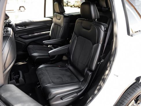 Used 2023 Jeep Grand Cherokee L Laredo image 49